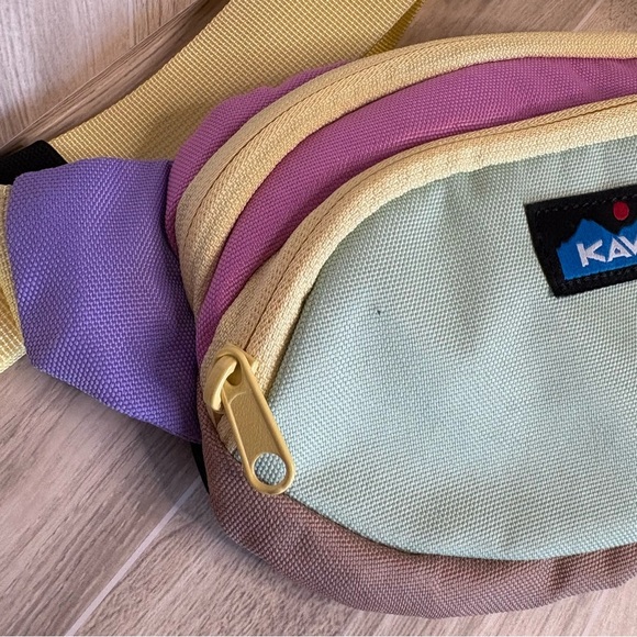 Kavu Spectator Fanny Pack Gem Crush Cross Body Day Bag Spectator Pastel - Picture 5 of 10